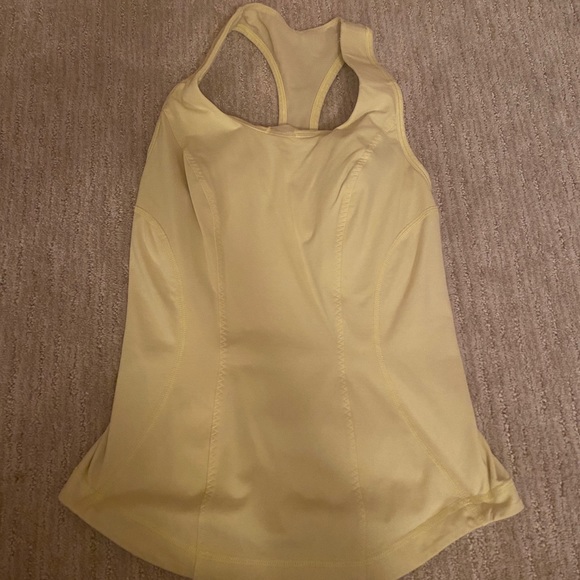 Bundle of 2 Lululemon tanks - Picture 4 of 10